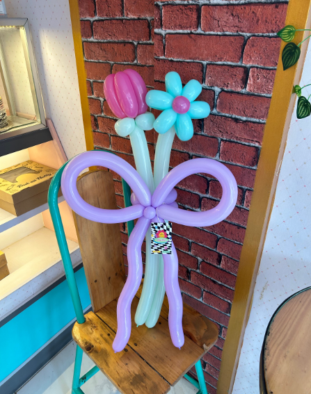 2 Stem Balloon Bouquet (Mix Tulip Daisy or Double)